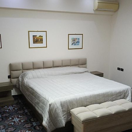 Royal Aparthotel Vlorë Exteriör bild