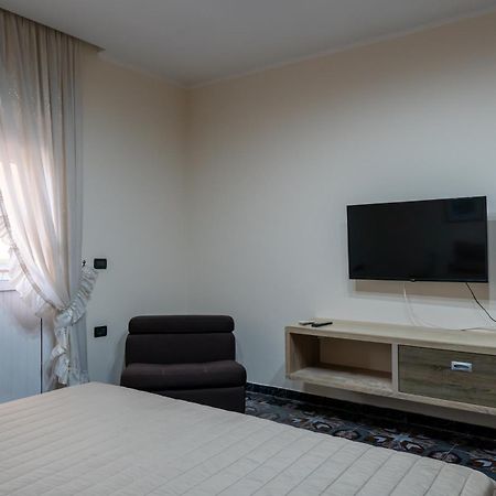 Royal Aparthotel Vlorë Exteriör bild