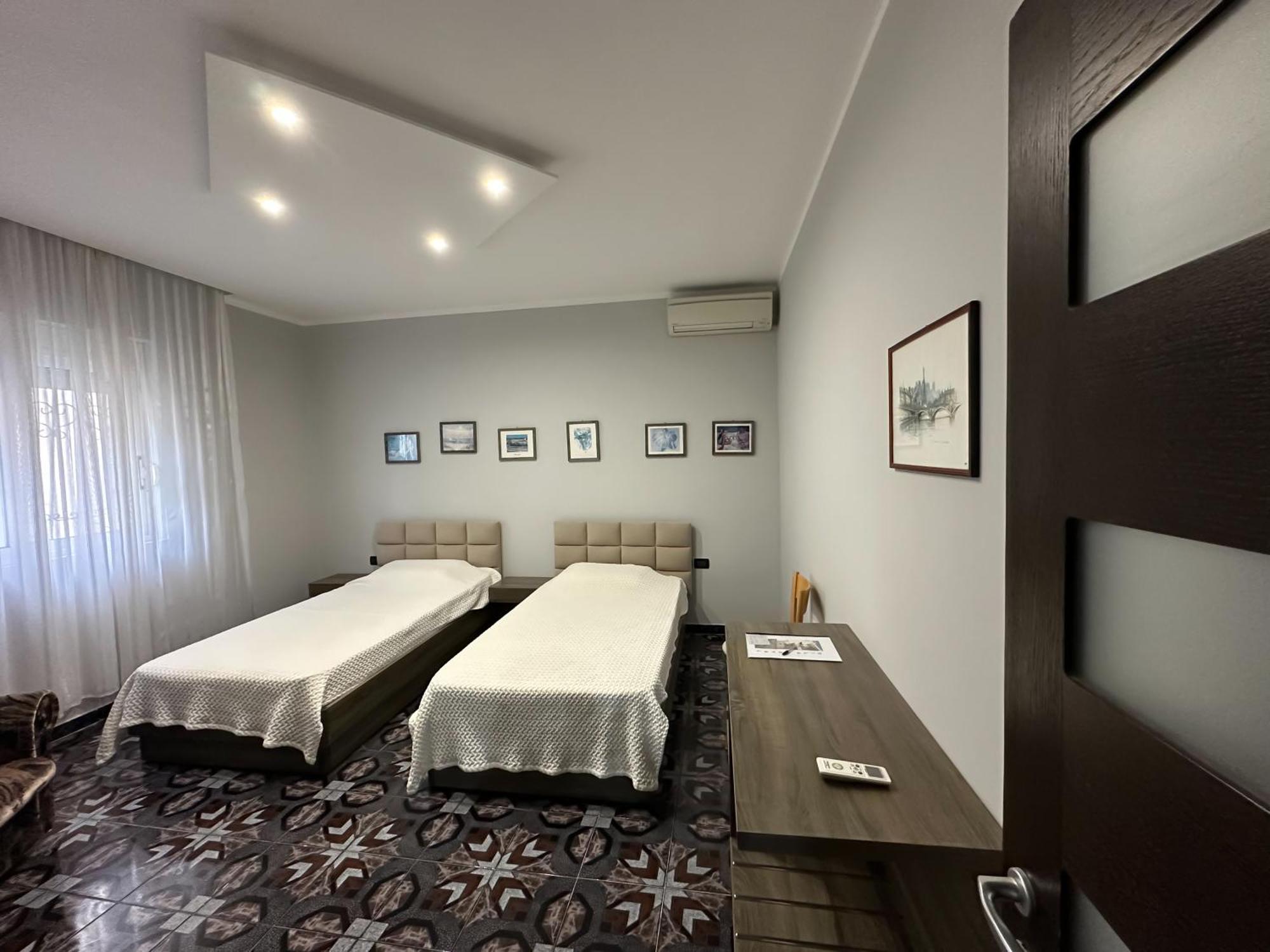 Royal Aparthotel Vlorë Exteriör bild