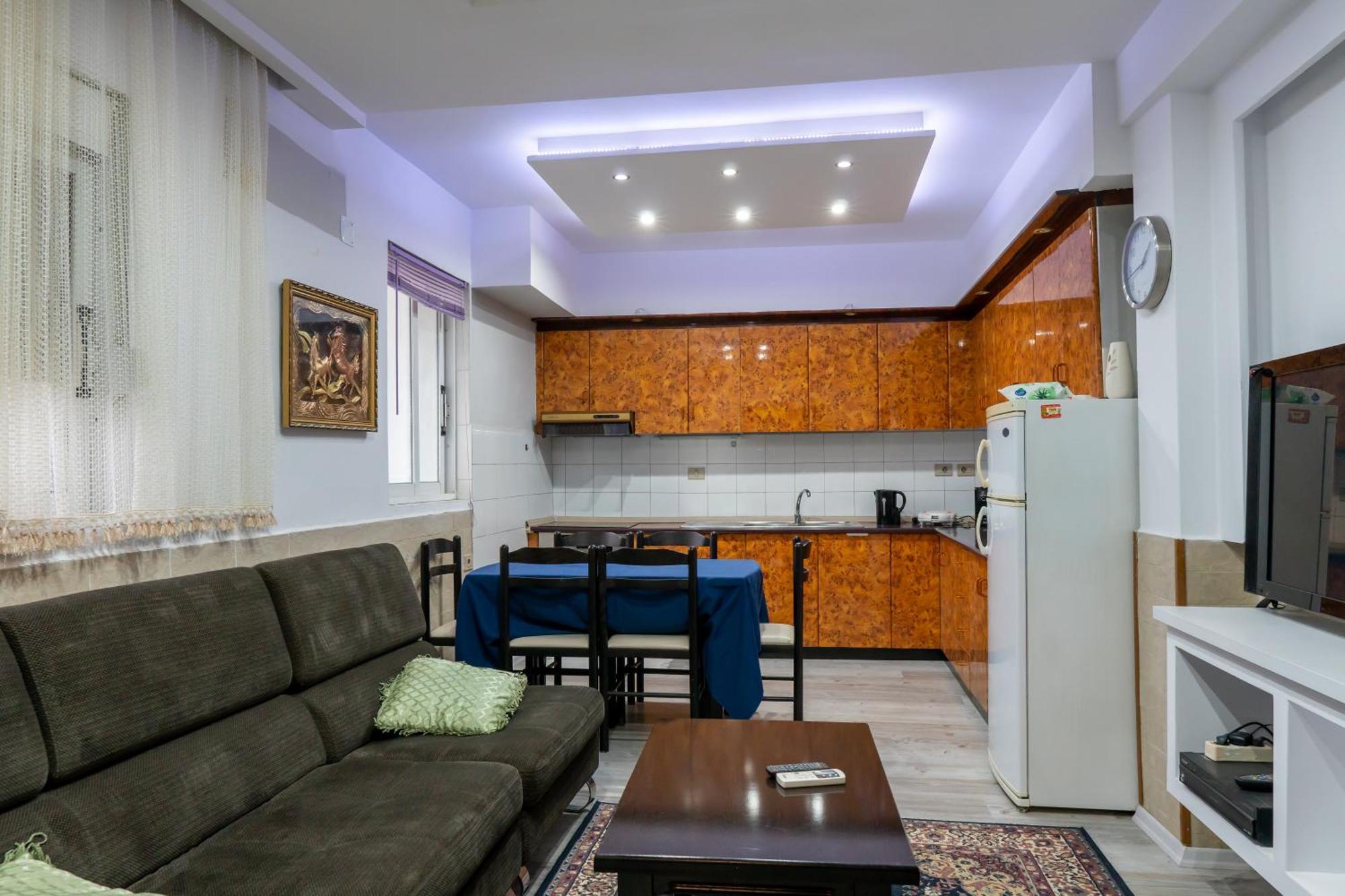 Royal Aparthotel Vlorë Exteriör bild
