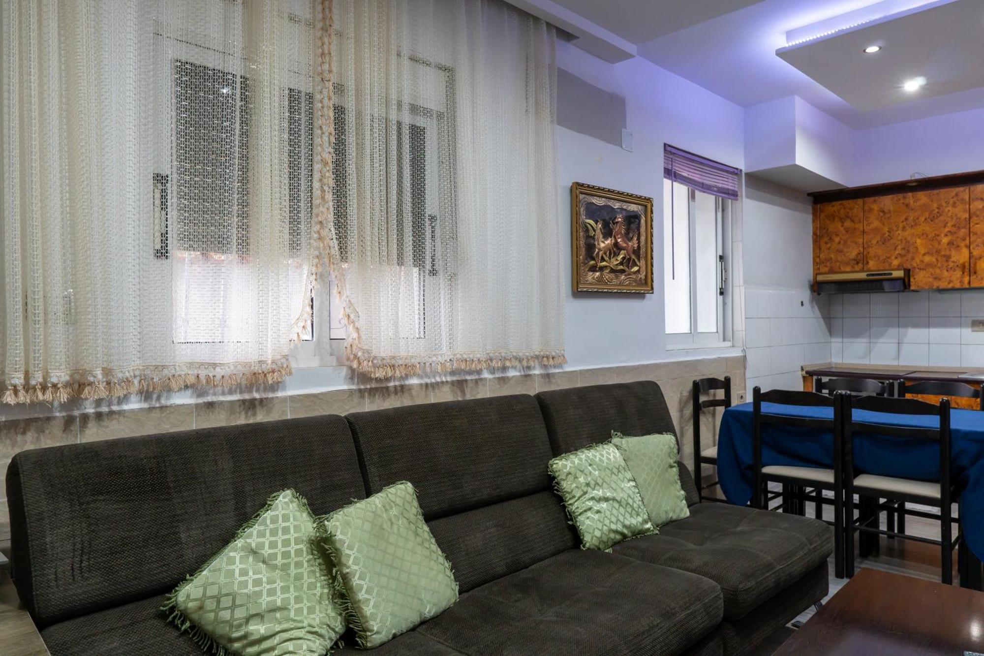 Royal Aparthotel Vlorë Exteriör bild