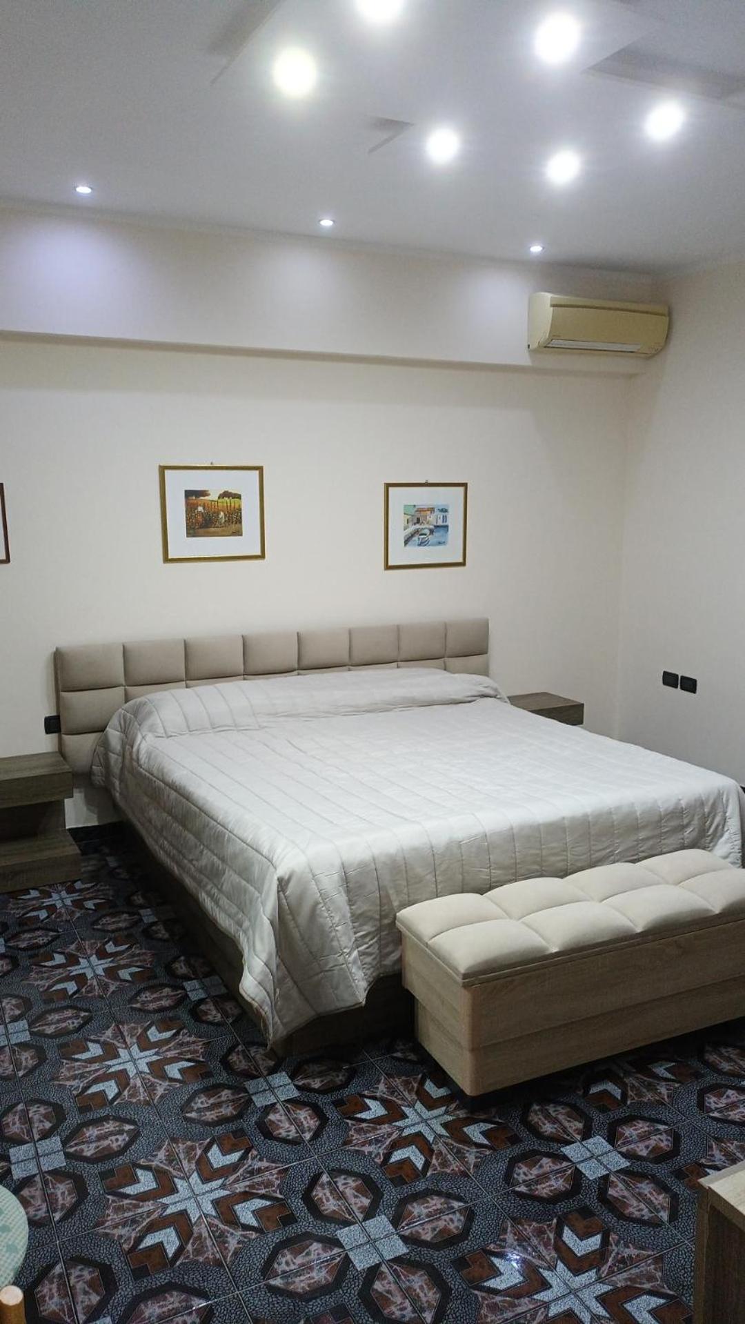 Royal Aparthotel Vlorë Exteriör bild