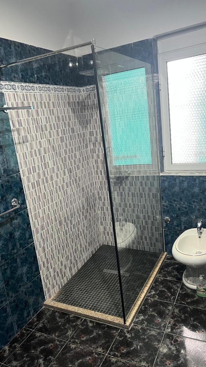 Royal Aparthotel Vlorë Exteriör bild